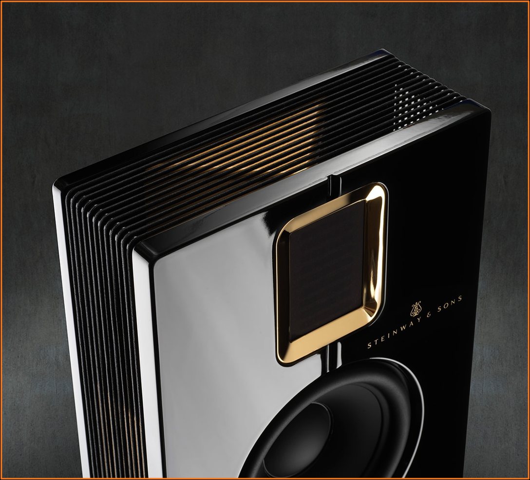 Dettaglio della finitura Steinway & Sons sul diffusore