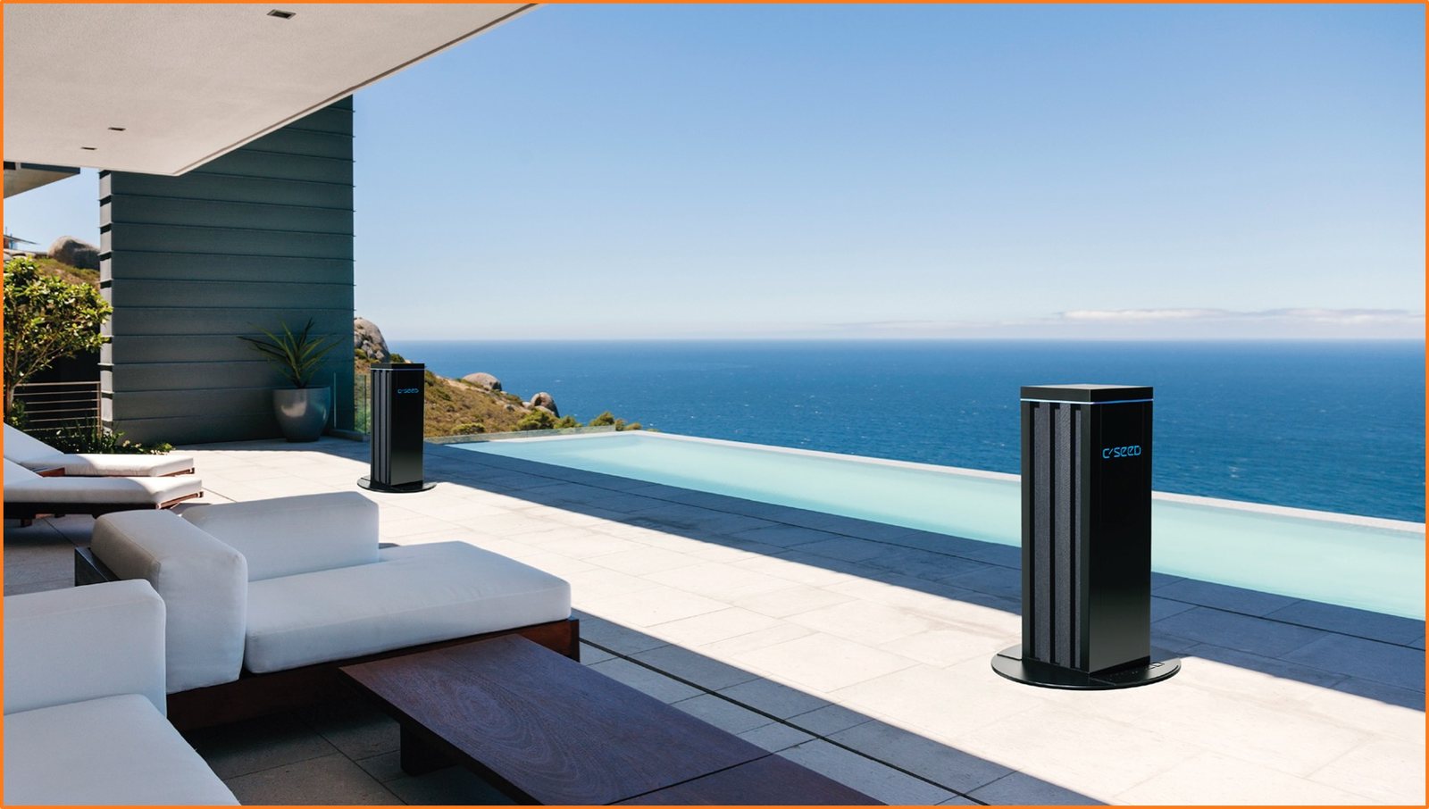 Torri multimediali outdoor con vista sull'oceano
